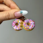 Kolczyki donuty z kolorową posypką - obrazek 2