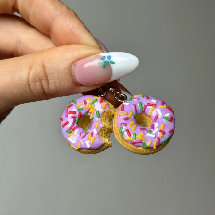 Kolczyki donuty z kolorową posypką - obrazek 2