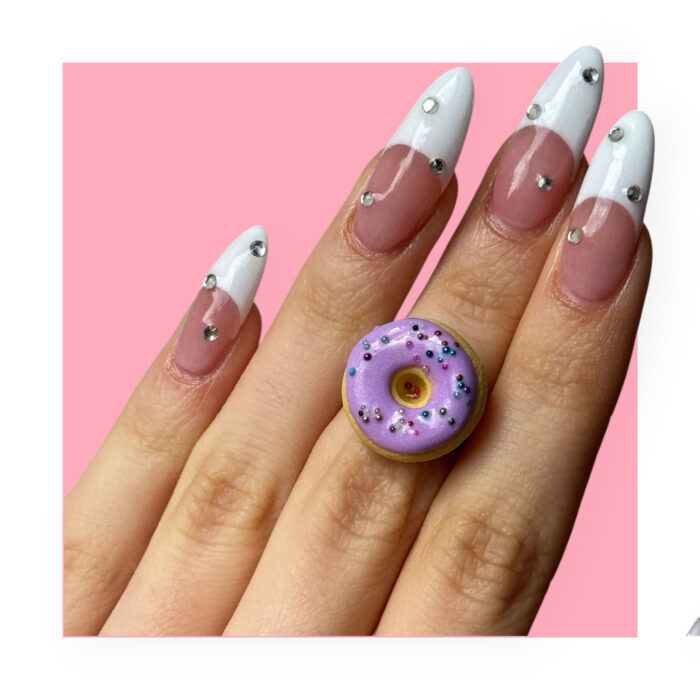 Pierścionek donut fioletowy - obrazek 1