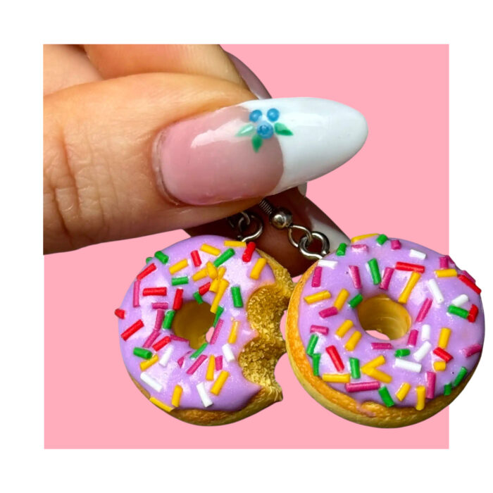 Kolczyki donuty z kolorową posypką - obrazek 1