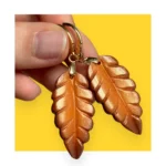 Kolczyki liście na zamkniętym biglu