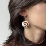 Kolczyki puchate cynamonki - obrazek 2