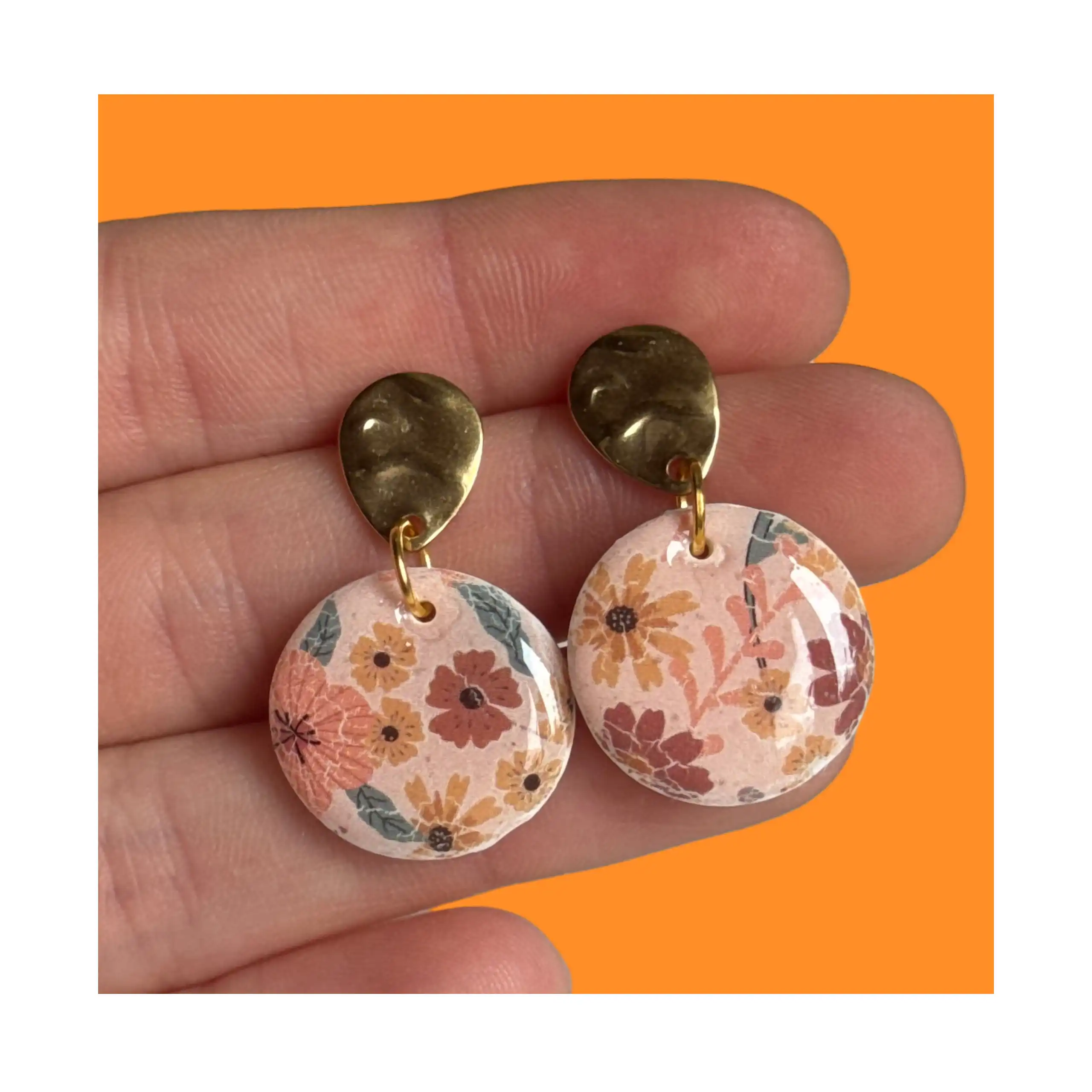 scsac Kolczyki okrągłe kwiatuszki brąz - obrazek 1