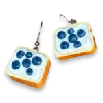 Kolczyki tost z kremem i jagodami