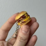 Brelok burger z kotletem serowym - obrazek 2